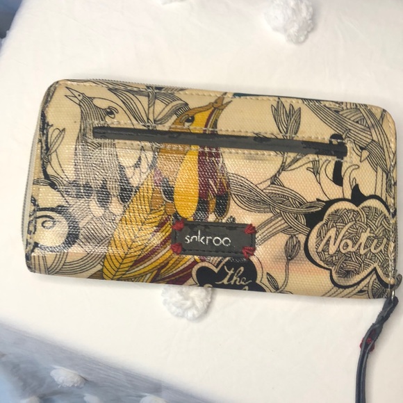 SAKROOTS colorful bird printed wallet. - Picture 1 of 10